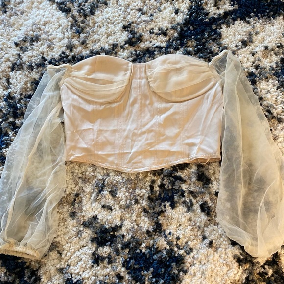 Small cream crop top. - Picture 1 of 2